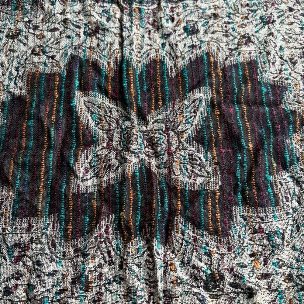 Black and Gray detailed Scarf - Picture 3 of 5